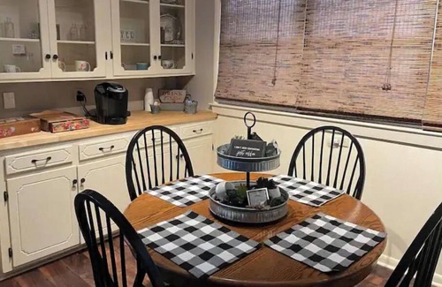 Laurel House | Charming 1930's Euclid Ave Bungalow