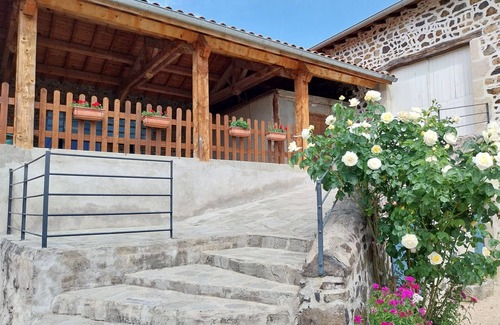 Saint-Vincent Cottage | Charming 19th-Century Farmhouse: Heated, Baby-Friendly, Near Loire Gorges & Historic Sites