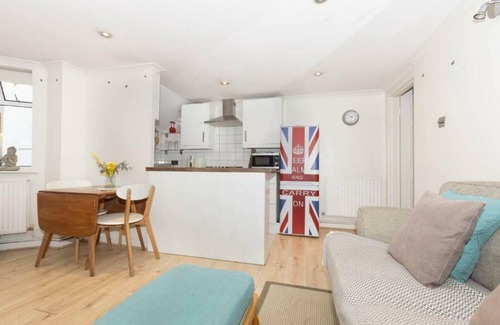 Wimbledon Apartment | Charming 1BD Flat with Garden, Wimbledon Village