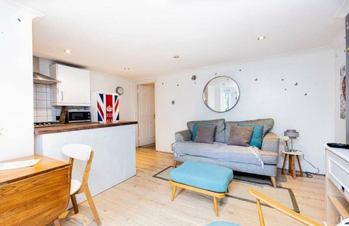 Wimbledon Apartment | Charming 1BD Flat with Garden, Wimbledon Village