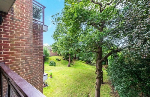 London Borough of Bromley Apartment | Charming 1BD Flat with Parking in Bromley