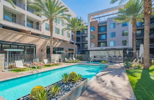 Tempe Apartment | Charming 1BD - Pool, Gym, Parking, W-D - Sleeps 4