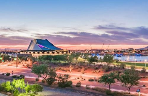 Tempe Apartment | Charming 1BD - Pool, Gym, Parking, W-D - Sleeps 4