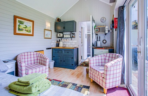 Upper Beeding Apartment | Charming 1BR Apartment in Upper Beeding, Perfect for Cycling Enthusiasts!