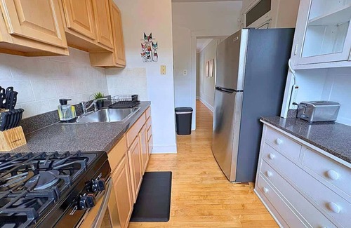 South Evanston Apartment | Charming 1BR Apt in Evanston