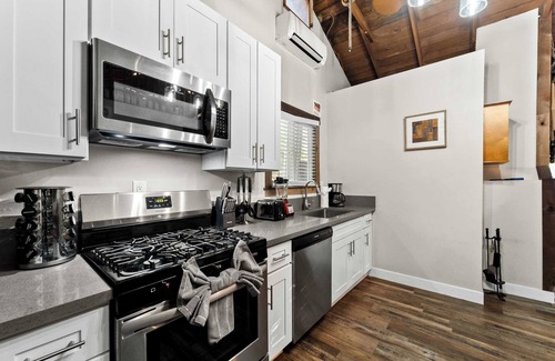 Julian House | Charming 1BR Cabin with Kids' Loft in Julian