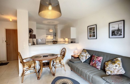 Lamalou-les-Bains Apartment | Charming 1BR Apt with Terrace, AC & Parking, 500m from Lamalou-les-Bains Center