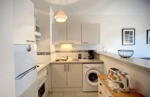 Lamalou-les-Bains Apartment | Charming 1BR Apt with Terrace, AC & Parking, 500m from Lamalou-les-Bains Center