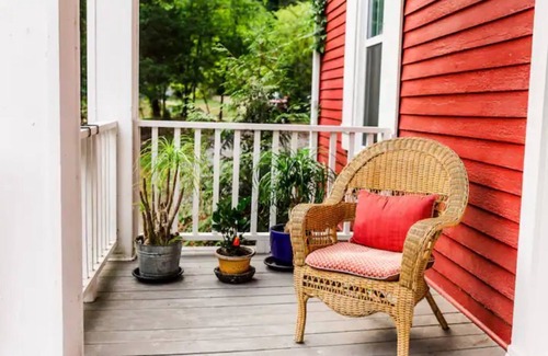 Hot Springs House | Charming 1BR Suite at Historic Ruby Red, downtown