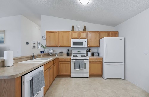 Wildwood Villa | Charming 2/2 Patio Villa in Ashland - Relax & Enjoy Prime Amenities Nearby!