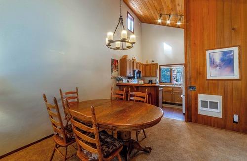 Mammoth Lakes House | Charming 2/2 Tucked in the Trees; Hottub & Parking