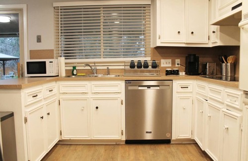 Round Rock Other | Charming 2 Acre Country Home - Deer Trails - Book Your Country Getaway!