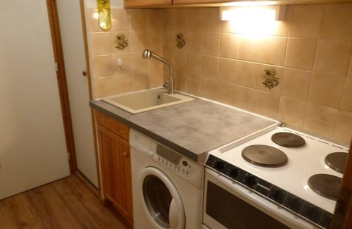 Beaufort Apartment | Charming 2* Apartment for 5 at Ski Slopes - Wifi, Parking, Pet-Friendly, Cozy Kitchen