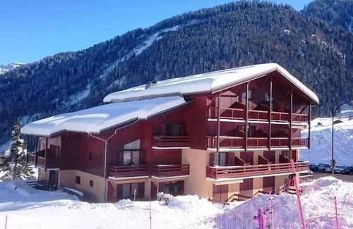 Beaufort Apartment | Charming 2* Apartment for 5 at Ski Slopes - Wifi, Parking, Pet-Friendly, Cozy Kitchen