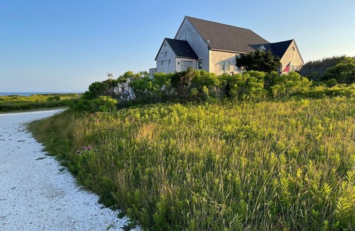Madequecham House | Charming 2 B 1.5 Ba Spacious Beach House