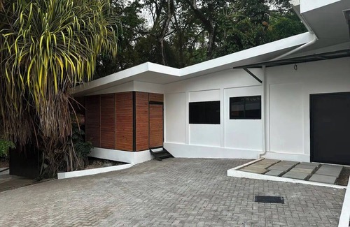 Dominical Cabin | Charming 2-bedroom cabin in delightful Dominical with WiFi, AC