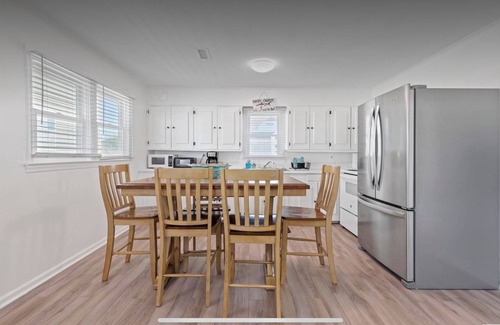 Cherry Grove Beach House | Charming 2-bedroom house in delightful North Myrtle Beach with WiFi, AC