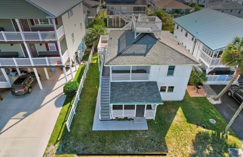 Cherry Grove Beach House | Charming 2-bedroom house in delightful North Myrtle Beach with WiFi, AC