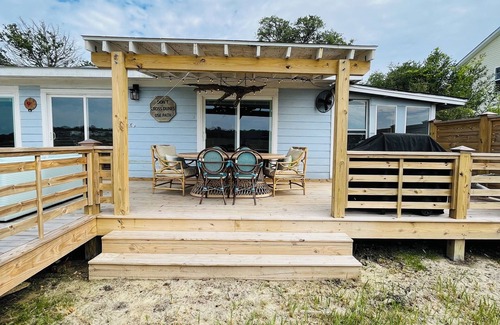 Cherry Grove Beach House | Charming 2-bedroom bungalow in brilliant North Myrtle Beach with sunset views