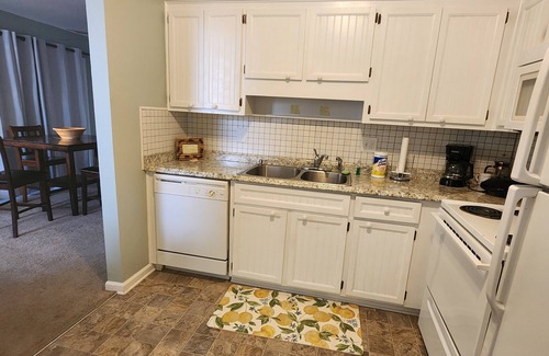 Grovetown House | Charming 2 bd 2 bath home in Grovetown GA just off I20 exit 194