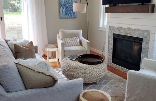 Tisbury House | Charming 2-bdrm house in iconic West Chop AC, WiFi, walkable to Vineyard Haven