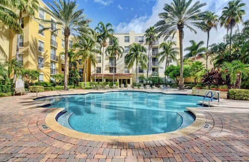 Downtown West Palm Beach Condo | Charming 2-BDRM 2-BA PENTHOUSE TOP FLOOR condo in Downtown West Palm Beach, pkng