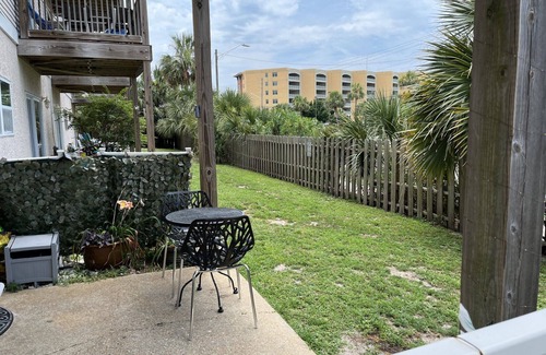 Fort Walton Beach Condo | Charming 2-bedroom condo in brilliant Fort Walton Beach with AC