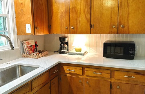 North Little Rock House | Charming 2-bedroom house with WiFi and AC in North Little Rock