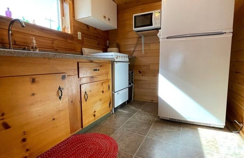 Old Orchard Beach Cottage | Charming 2-bedroom Oceanside Cottage in Old Orchard Beach