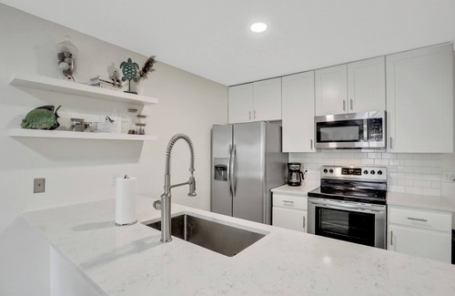 Palm Valley House | Charming 2-bedroom townhome in marvelous Ponte Vedra Beach with WiFi, AC