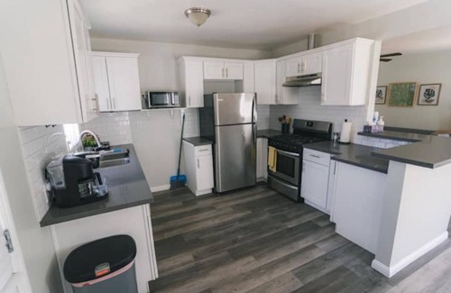 South Wrigley Apartment | Charming 2 bed 1 bath unit