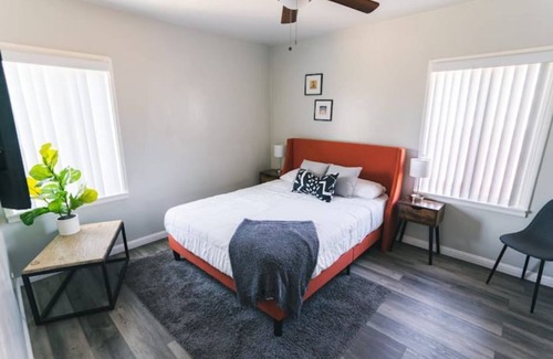 South Wrigley Apartment | Charming 2 bed 1 bath unit