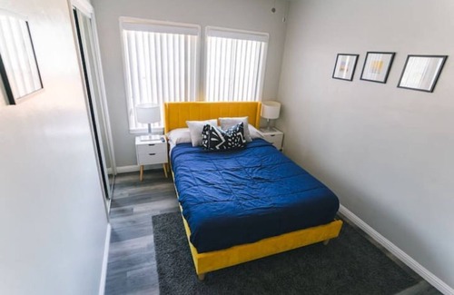 South Wrigley Apartment | Charming 2 bed 1 bath unit