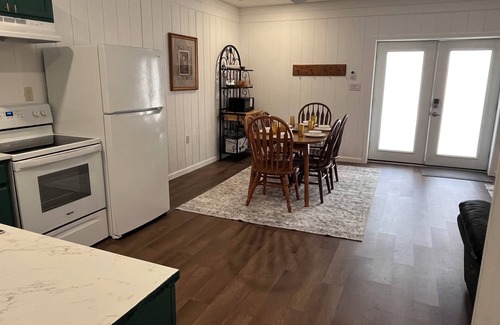 Mount Gay Apartment | Charming 2-bed/1 bath apartment in Logan near HMTS, dining, and shopping