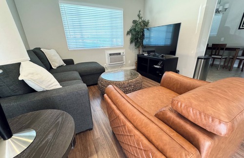 Monrovia Apartment | Charming 2 bed, 1 bath apartment in Monrovia one block from Arcadia