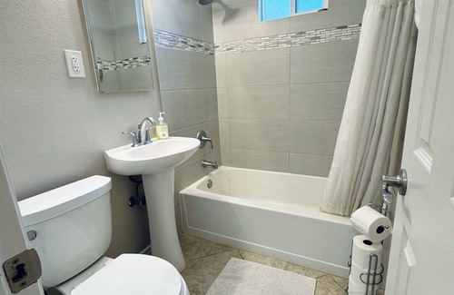 Monrovia Apartment | Charming 2 bed, 1 bath apartment in Monrovia one block from Arcadia