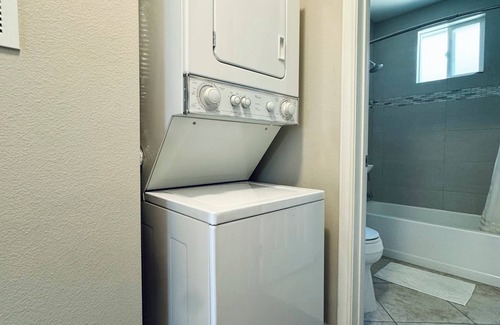 Monrovia Apartment | Charming 2 bed, 1 bath apartment in Monrovia one block from Arcadia