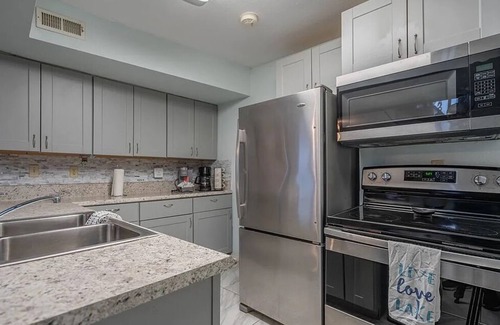 Lake Ozark Condo | Charming 2-bed 2-bath condo overlooking the beautiful Lake of the Ozarks-4MM