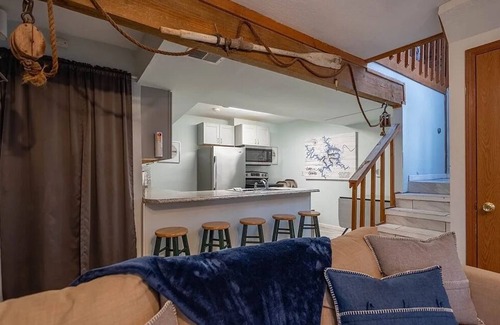 Lake Ozark Condo | Charming 2-bed 2-bath condo overlooking the beautiful Lake of the Ozarks-4MM