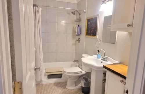 Garden Oaks House | Charming 2-bed/2-bath cottage style home in Greater Heights/Oak Forest-Houston