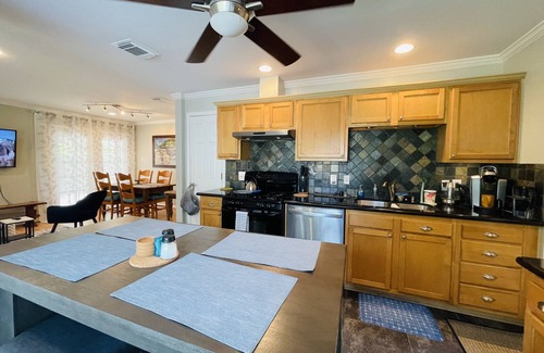 Garden Oaks House | Charming 2-bed/2-bath cottage style home in Greater Heights/Oak Forest-Houston