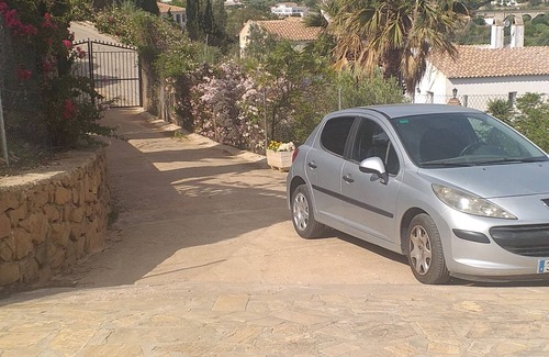 Vinuela House | Charming 2 bed 2 Bath House, Private Pool, Close to Lake, Shops & Restaurants