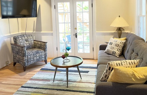 Whittier Apartment | Charming 2 bed 2 Blocks from Pearl St