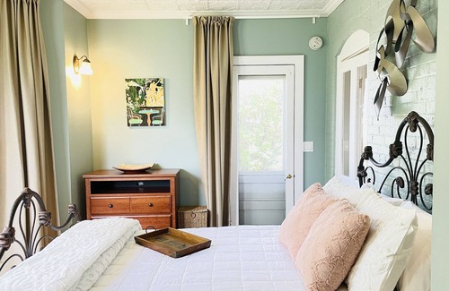 Whittier Apartment | Charming 2 bed 2 Blocks from Pearl St