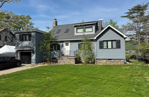 Greenwood Lake House | Charming 2 Bed/2 Bath Lakefront house on Greenwood Lake 2 Patios, Dock, Grill