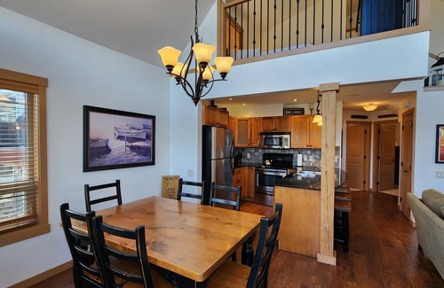 Central Okanagan House | Charming 2 Bed and Loft Cottage at La Casa Lakeside Resort