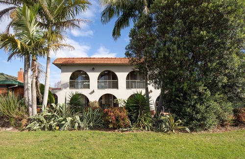 Batemans Bay Apartment | Charming 2-Bed Apartment with Bay Views