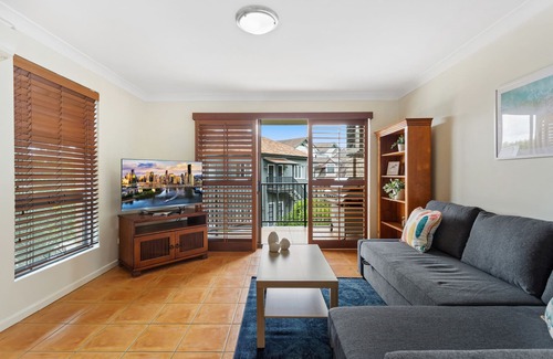 New Farm Apartment | Charming 2-Bed Apartment with City Views