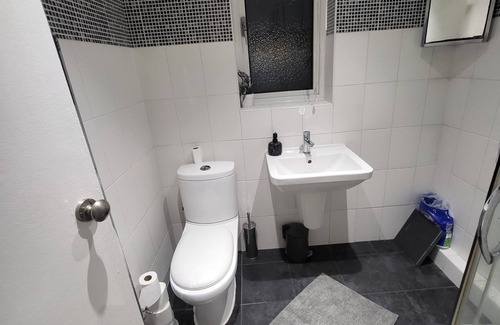 Grays Apartment | Charming 2-Bed Apartment in Grays