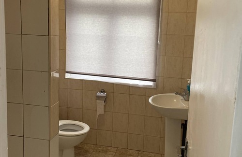 Heathrow Villages Apartment | Charming 2-Bed Apartment in Heathrow first floor